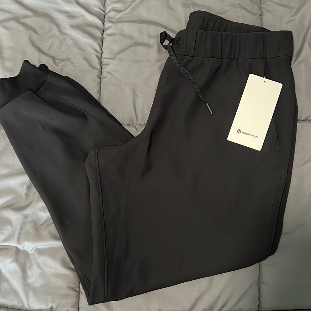 NWT Lululemon On the Fly Jogger